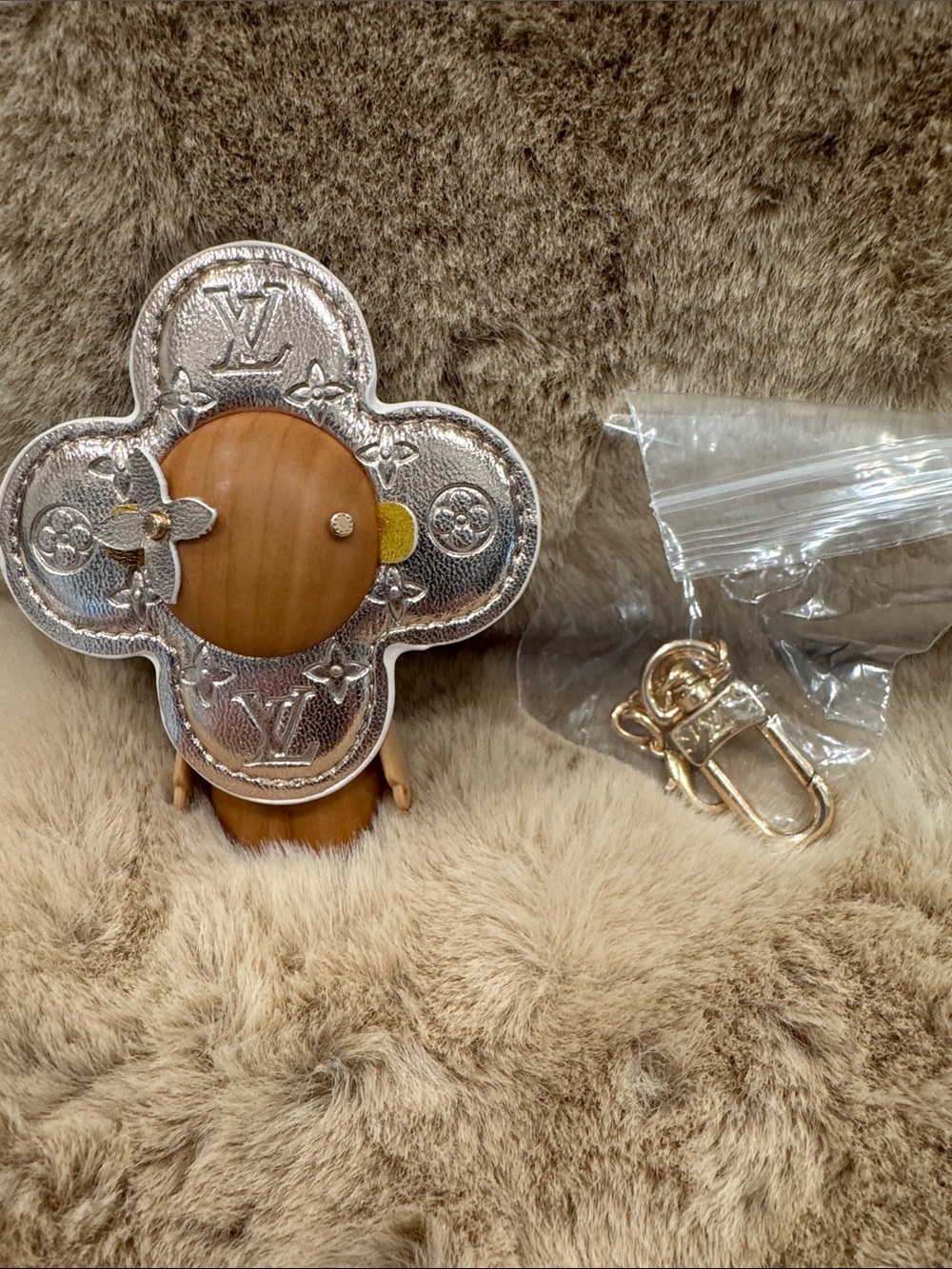 Gold tone key chain #71